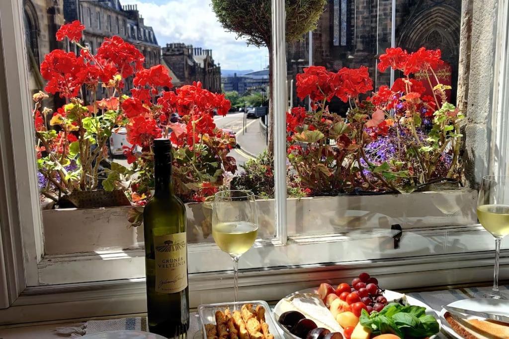 Royal Mile Apt, Just 1 Min From Edinburgh Castle! Edimburgo Exterior foto