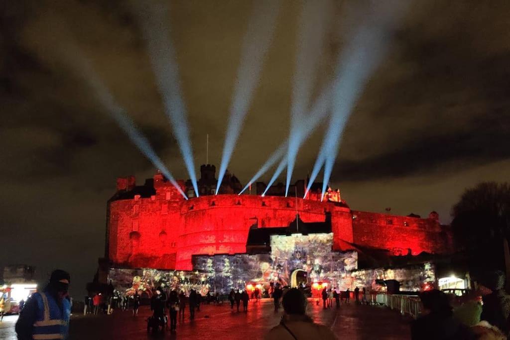 Royal Mile Apt, Just 1 Min From Edinburgh Castle! Edimburgo Exterior foto