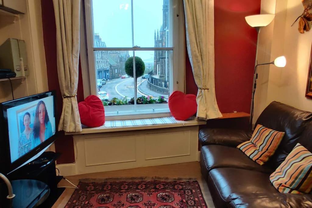 Royal Mile Apt, Just 1 Min From Edinburgh Castle! Edimburgo Exterior foto