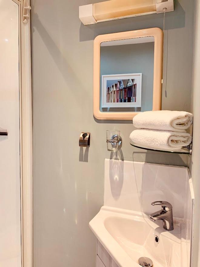 Royal Mile Apt, Just 1 Min From Edinburgh Castle! Edimburgo Exterior foto