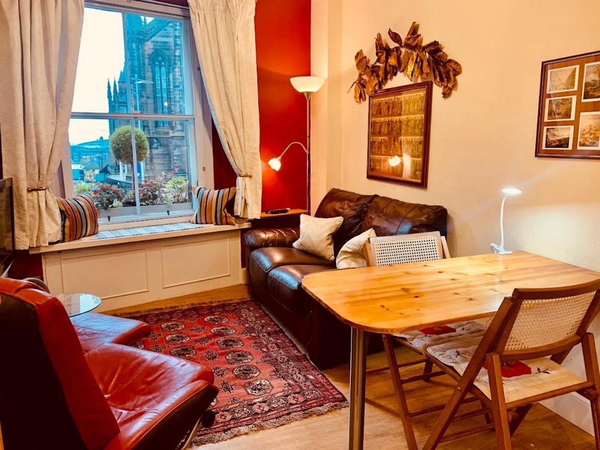 Royal Mile Apt, Just 1 Min From Edinburgh Castle! Edimburgo Exterior foto